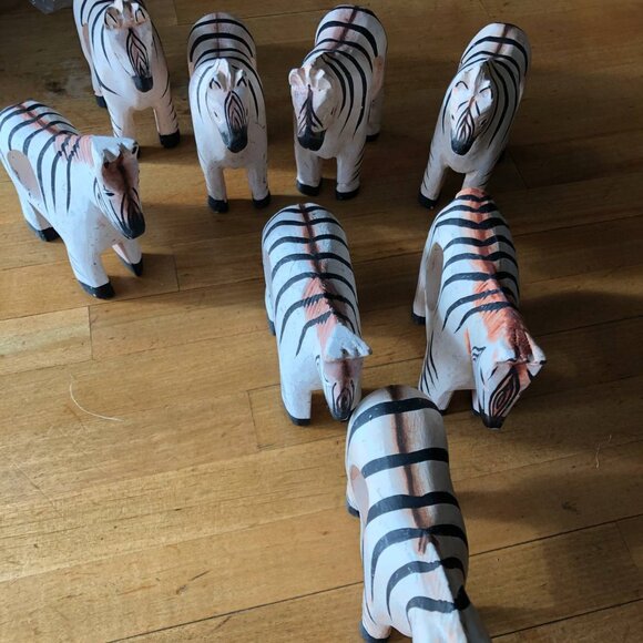 Set of 8 Wooden Napkin Ring Holders Zebra Hand Crafted Painted Vintage - Picture 9 of 12